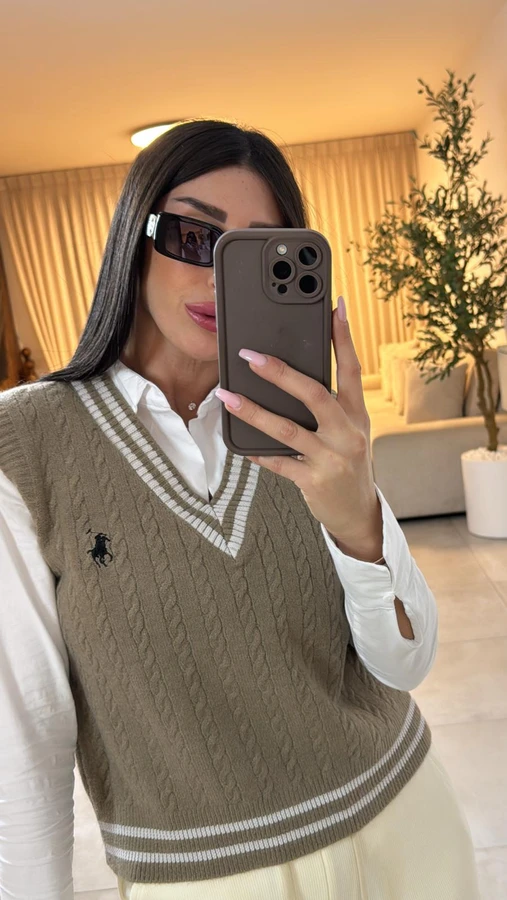 אפודת וי פול